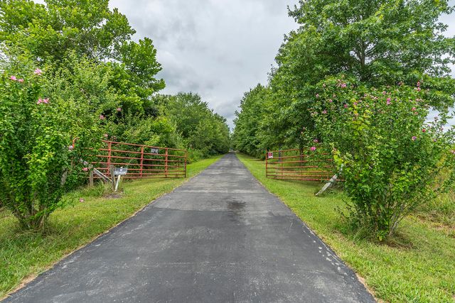 245 KY HWY 1050, Jeffersonville, KY 40337