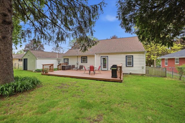 1311 Garfield AVENUE, Waukesha, WI 53186