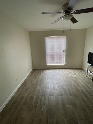 9350 Country Creek Drive 74, Houston, TX 77036