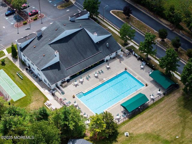 5 Jaffreyton Close, Freehold, NJ 07728