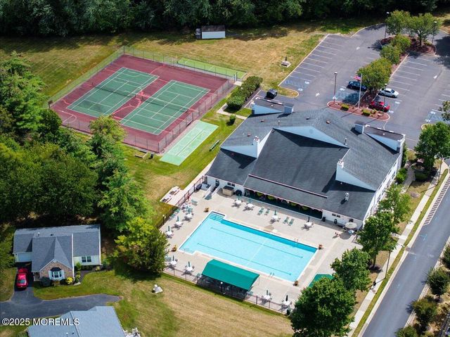 5 Jaffreyton Close, Freehold, NJ 07728