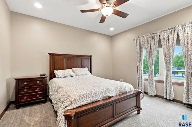 7304 E Donnelly Dr Drive, Sioux Falls, SD 57110