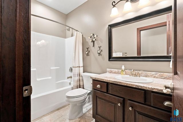 7304 E Donnelly Dr Drive, Sioux Falls, SD 57110