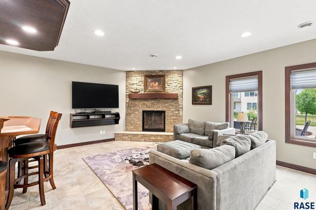 7304 E Donnelly Dr Drive, Sioux Falls, SD 57110