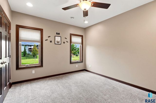 7304 E Donnelly Dr Drive, Sioux Falls, SD 57110
