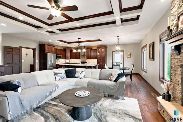7304 E Donnelly Dr Drive, Sioux Falls, SD 57110