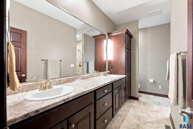 7304 E Donnelly Dr Drive, Sioux Falls, SD 57110