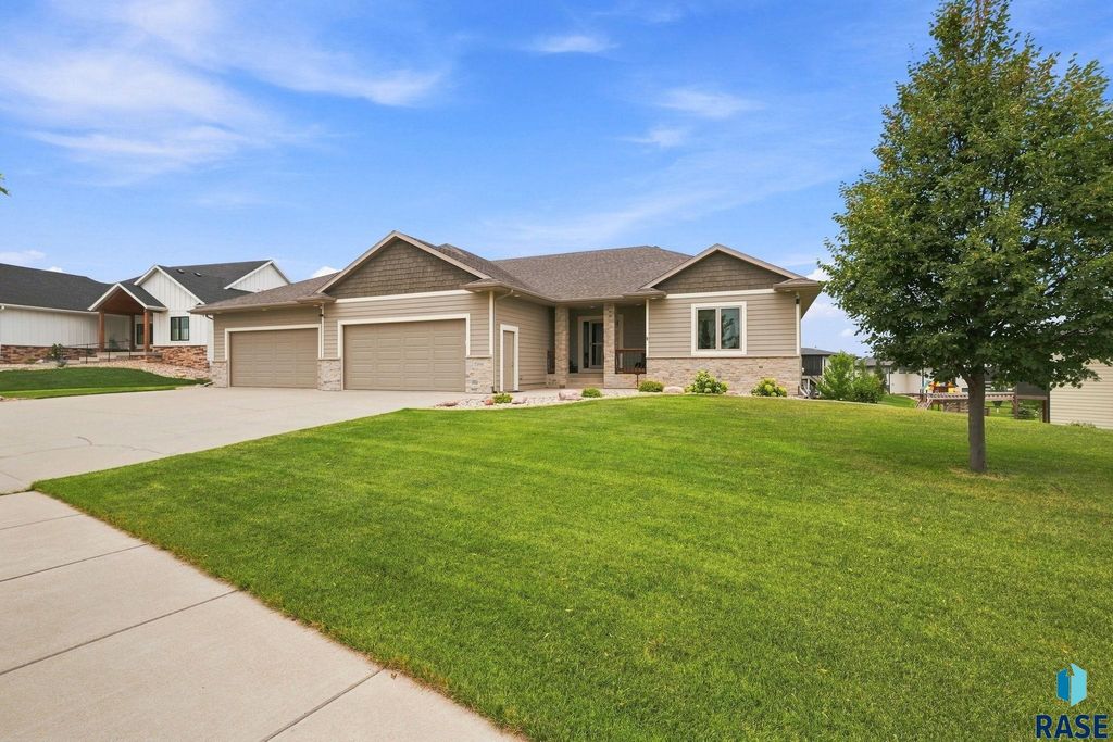 7304 E Donnelly Dr Drive, Sioux Falls, SD 57110