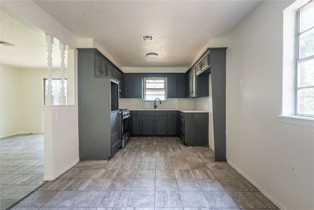 5017 S Briarwood Drive, Oklahoma City, OK 73135