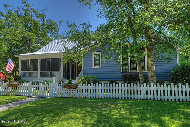 404 Fire Fly Lane, Southport, NC 28461