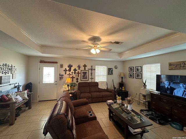 279 Edwards Ave, Charlotte, TX 78011