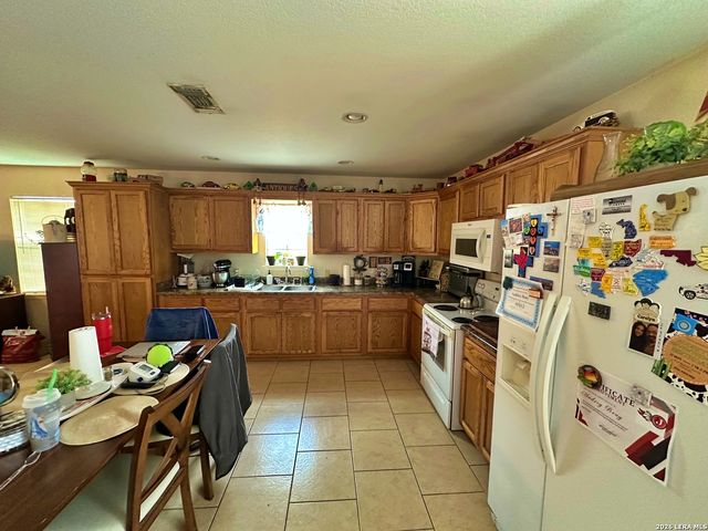 279 Edwards Ave, Charlotte, TX 78011