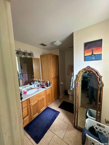 279 Edwards Ave, Charlotte, TX 78011