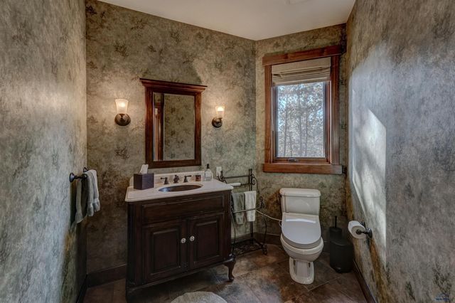 5730 WILDWOOD DR, Rapid City, SD 57702