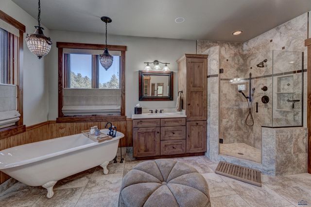 5730 WILDWOOD DR, Rapid City, SD 57702