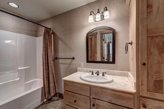 5730 WILDWOOD DR, Rapid City, SD 57702