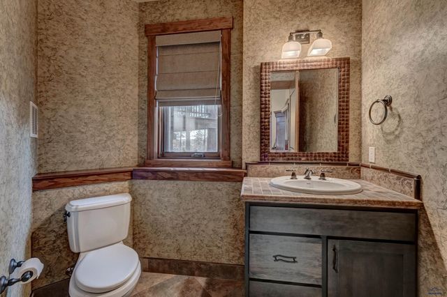 5730 WILDWOOD DR, Rapid City, SD 57702