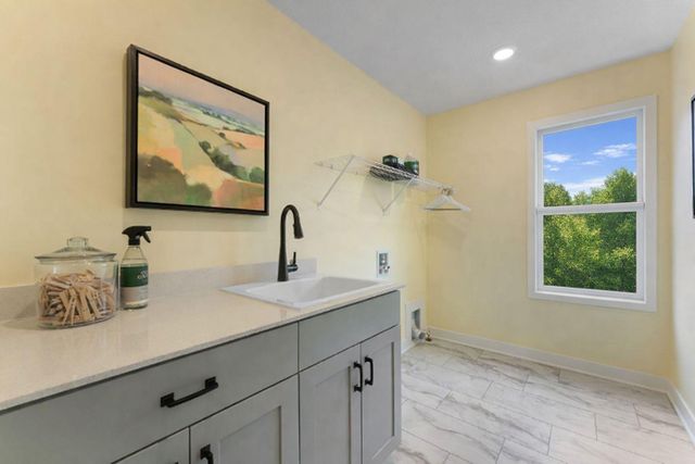 1848 Royal Boulevard N, Lake Elmo, MN 55042