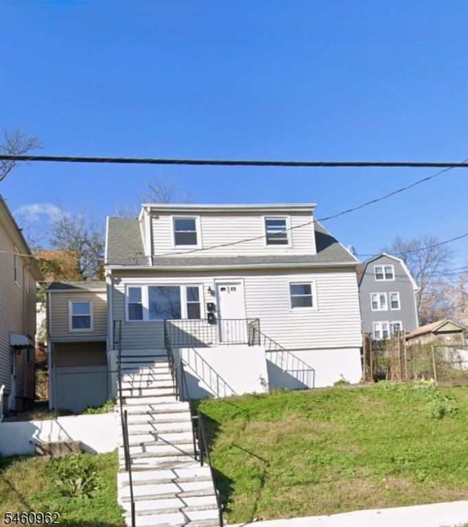 31 Bayside Ter, Jersey City, NJ 07305