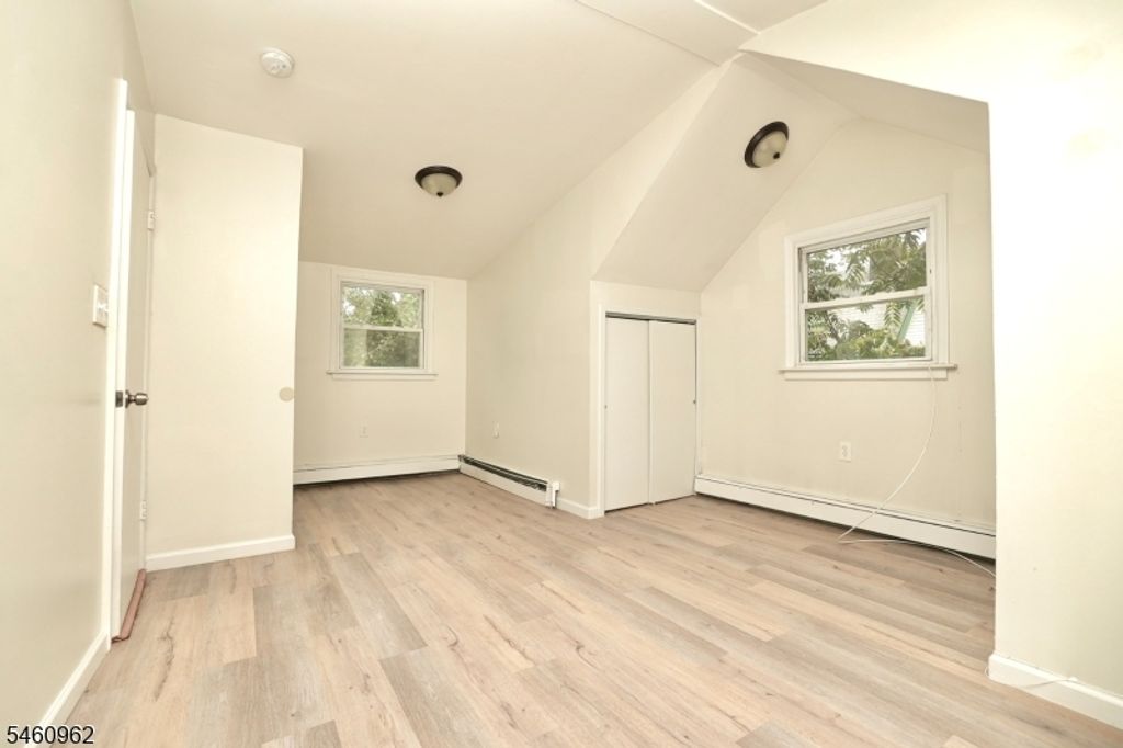31 Bayside Ter, Jersey City, NJ 07305 — photo 3
