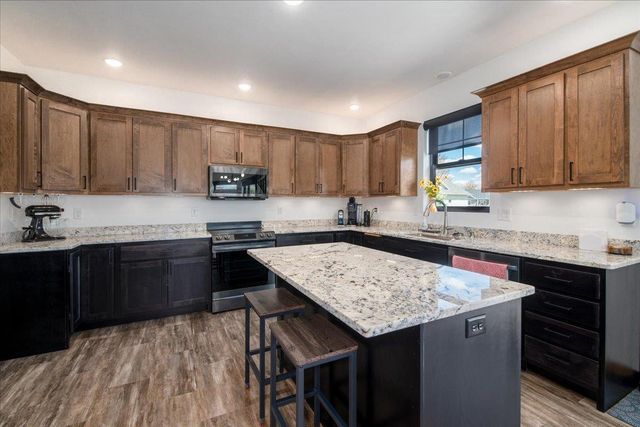 901 CLOVER COURT, Menasha, WI 54952