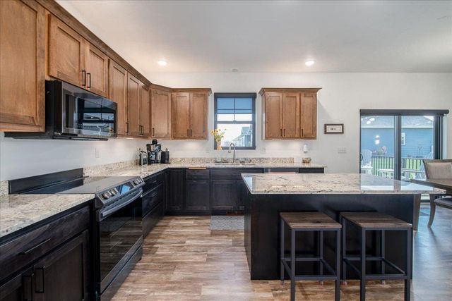 901 CLOVER COURT, Menasha, WI 54952