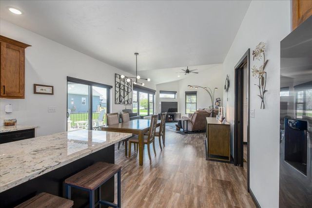 901 CLOVER COURT, Menasha, WI 54952