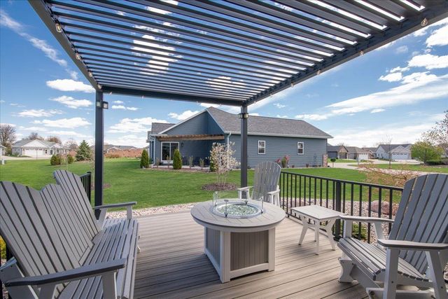 901 CLOVER COURT, Menasha, WI 54952