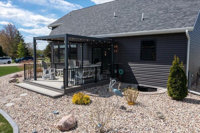 901 CLOVER COURT, Menasha, WI 54952