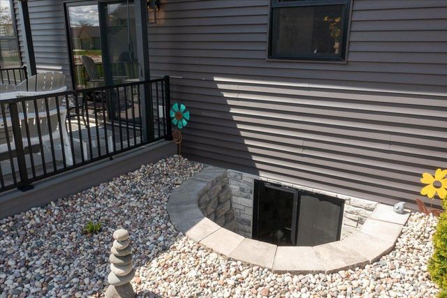 901 CLOVER COURT, Menasha, WI 54952