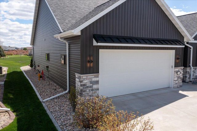 901 CLOVER COURT, Menasha, WI 54952