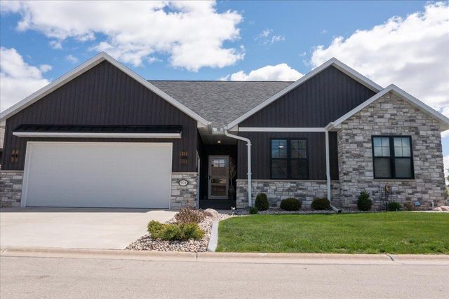 901 CLOVER COURT, Menasha, WI 54952