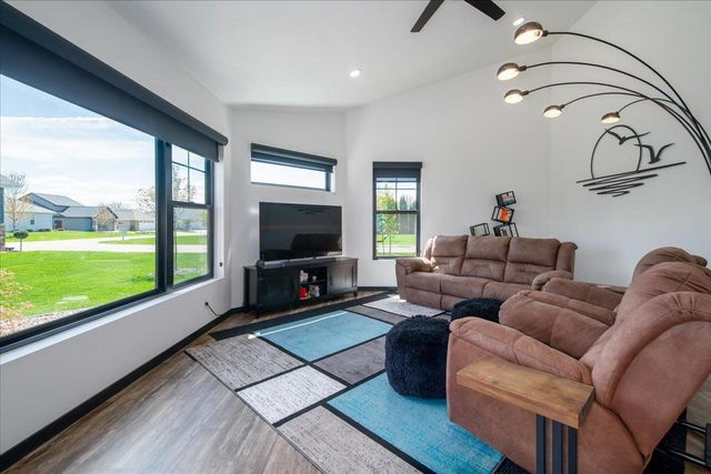 901 CLOVER COURT, Menasha, WI 54952