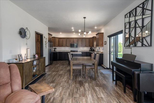 901 CLOVER COURT, Menasha, WI 54952