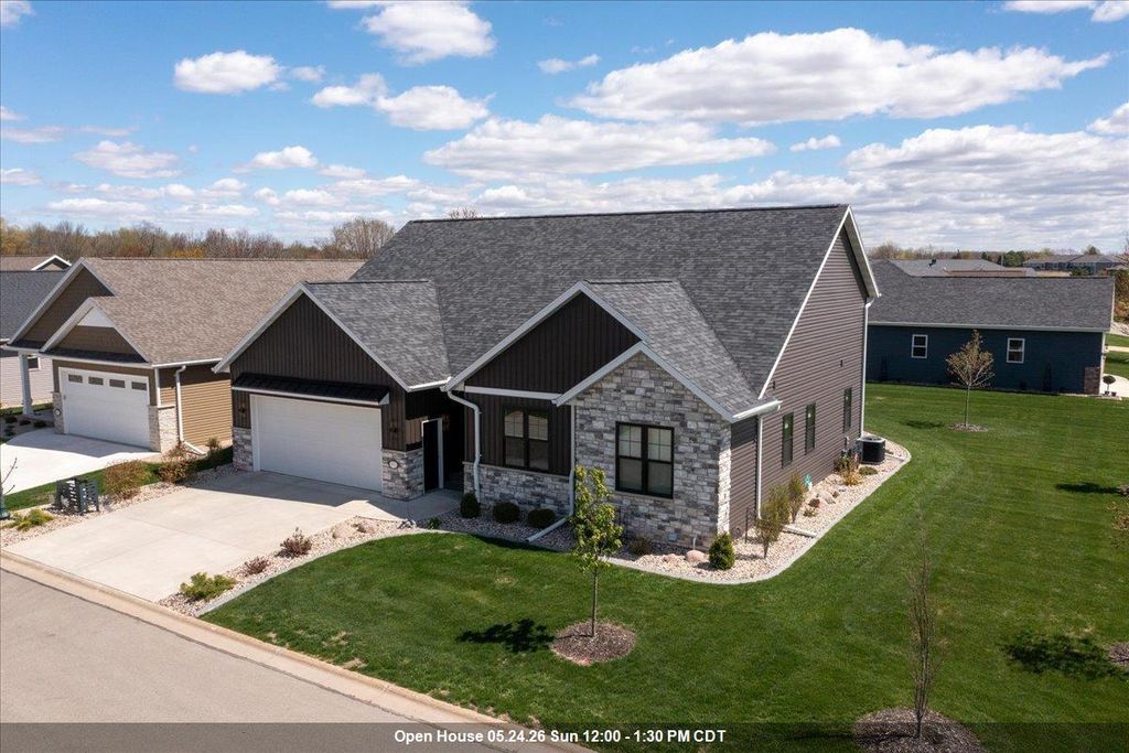 901 CLOVER COURT, Menasha, WI 54952