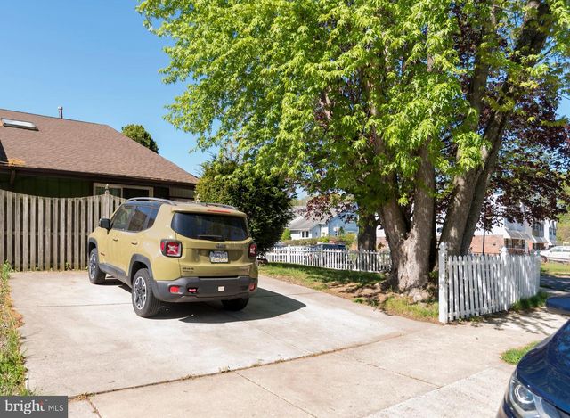 3712 RONNALD DR, Philadelphia, PA 19154