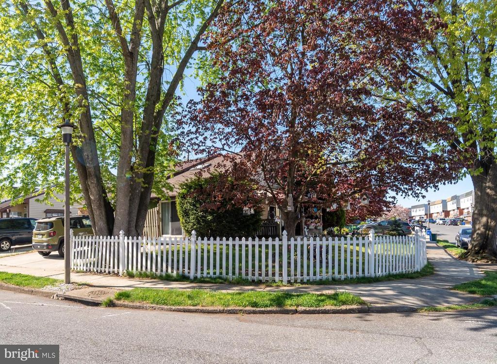 3712 RONNALD DR, Philadelphia, PA 19154