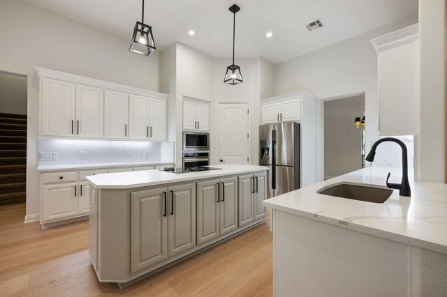 231 Neal DR, Liberty Hill, TX 78642