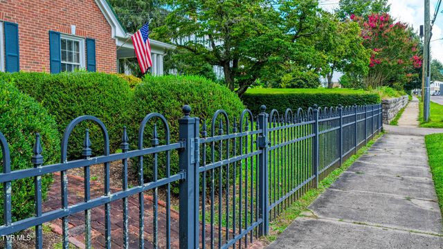 401 West Main Street, Rogersville, TN 37857
