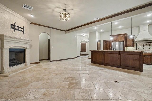 2605 SW 68th St, Lawton, OK 73505