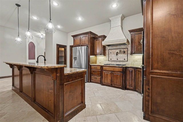 2605 SW 68th St, Lawton, OK 73505