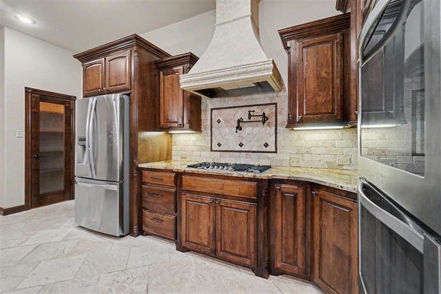 2605 SW 68th St, Lawton, OK 73505
