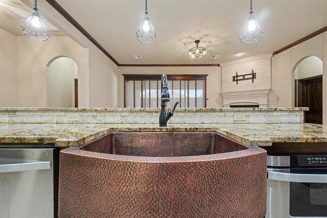 2605 SW 68th St, Lawton, OK 73505