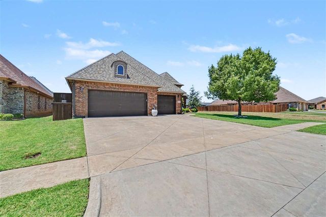 2605 SW 68th St, Lawton, OK 73505