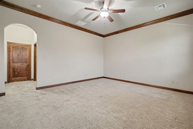 2605 SW 68th St, Lawton, OK 73505