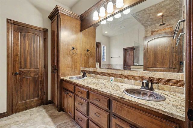2605 SW 68th St, Lawton, OK 73505