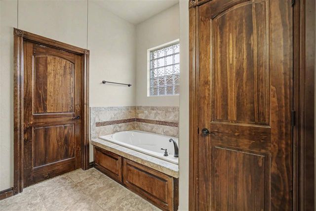 2605 SW 68th St, Lawton, OK 73505