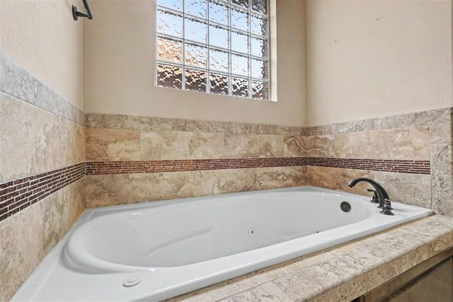 2605 SW 68th St, Lawton, OK 73505