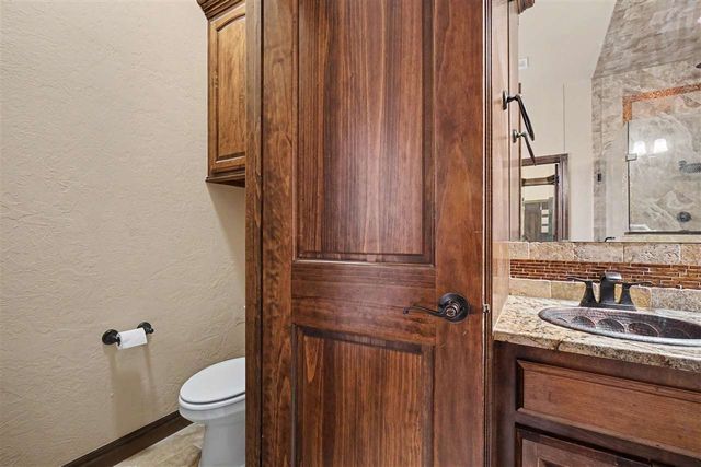 2605 SW 68th St, Lawton, OK 73505