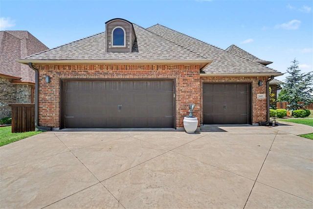 2605 SW 68th St, Lawton, OK 73505